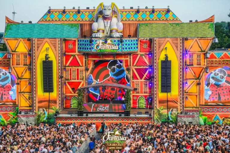 Festival stage as tour management context