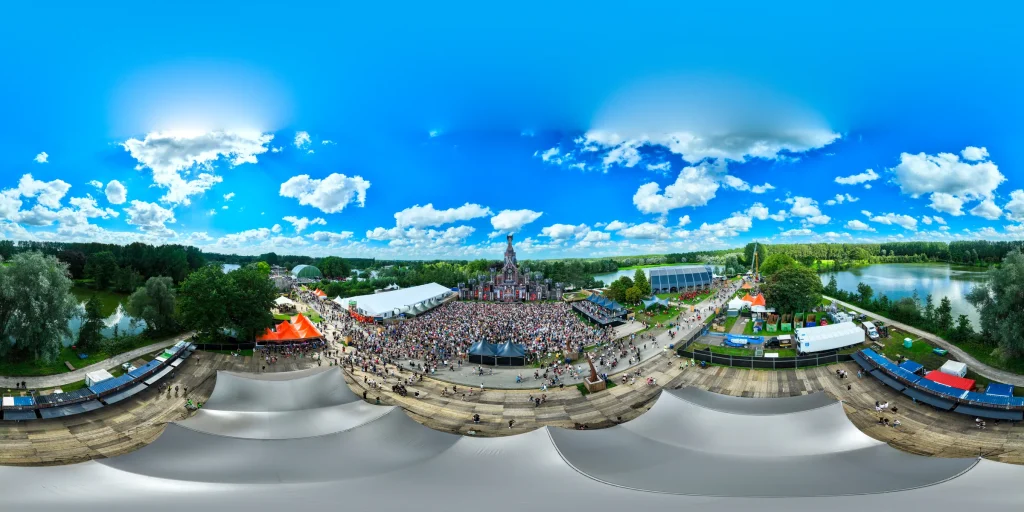 360°-panorama vanuit de lucht boven de mainstage van The Qontinent 2023