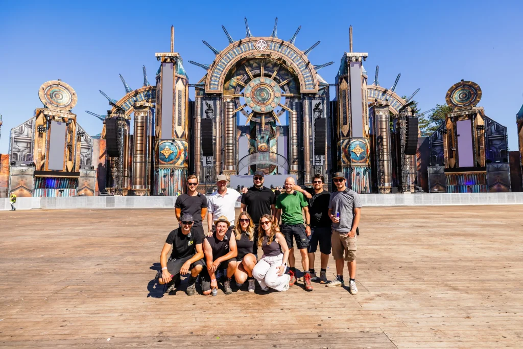 Groepsfoto van het productieteam voor de mainstage van The Qontinent 2024