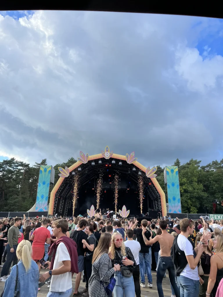 Crowd in front of the Sunset Festival 2022 main stage