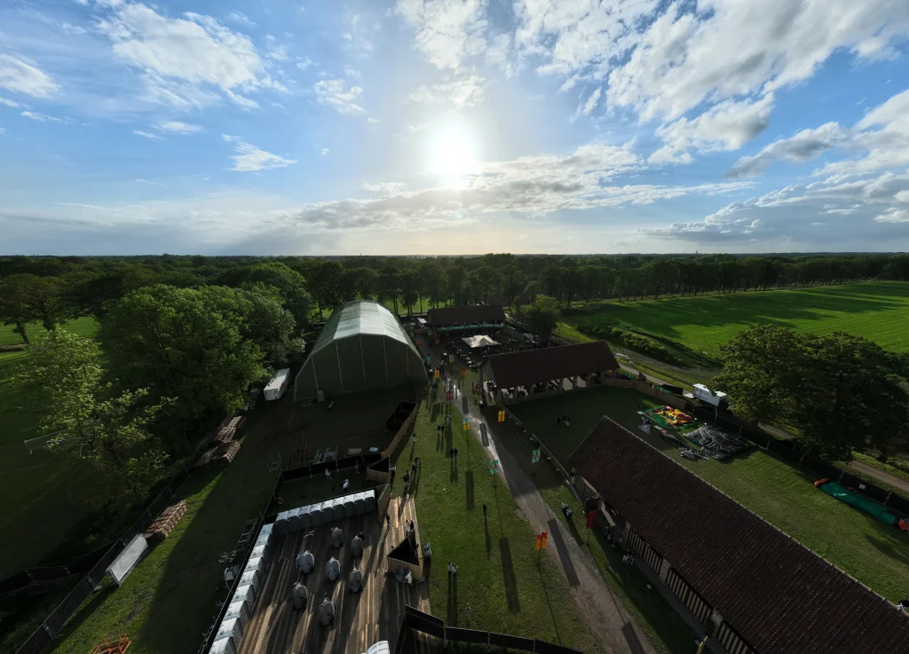 Festivalterrein van Vagebond Weekend 2026 tussen de dreven van Merksplas-Kolonie, luchtbeeld